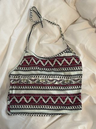 Crop top estampado cuello halter