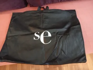 2 Portatrajes CH Carolina Herrera Negro y Rojo