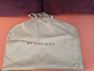 2 Portatrajes CH Carolina Herrera Negro y Rojo