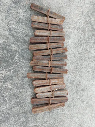 Edilizia morsetti e tubi tipo innocenti.