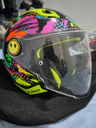 Casco infantil LS2 no se ha usado me costo 125e