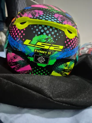 Casco infantil LS2 no se ha usado me costo 125e