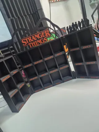 Expositor Stranger Things Kinder Joy Grande