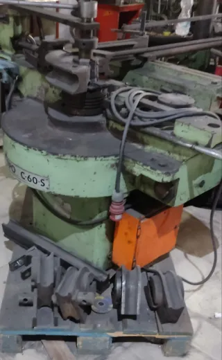 Curvadora de tubo C-60-S