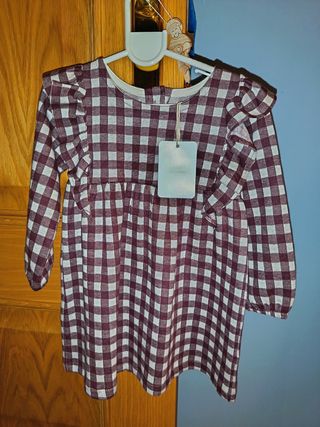 Vestido de cuadros para niña