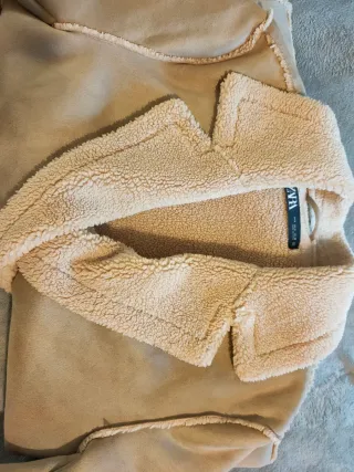 Abrigo Zara borreguito beige