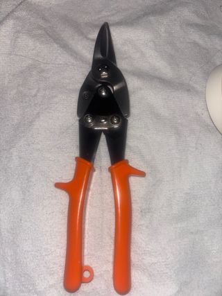 Mazo de goma y tijeras cortachapas