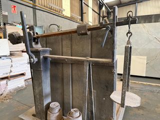 Báscula antigua industrial