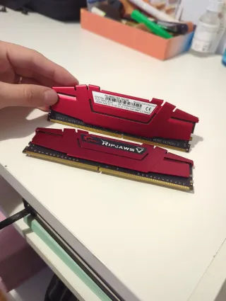 16GB RAM(2x8GB) Roja G.Skill Ripjaws V DDR4