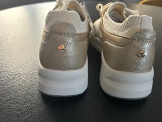 zapatillas Cortefiel Beige y Dorado Talla 39