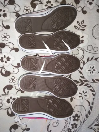 Se vende dos Converse Originales a elegir color