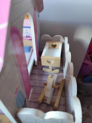 Casita de madera para muñecas