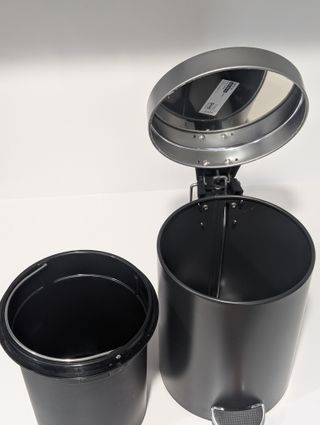 Cubo Basura Baño Pedal Negro y Plata