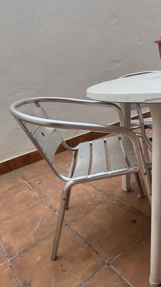 Mesa redonda y 4 sillas de exterior