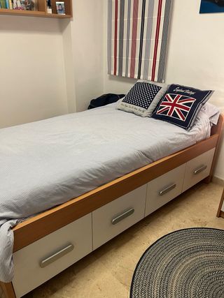 Cama nido juvenil y estanteria