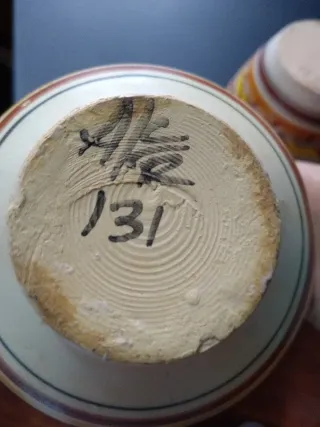 Jarras de cerámica pintadas a mano