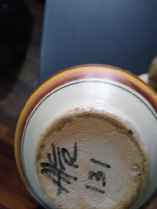 Jarras de cerámica pintadas a mano