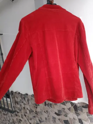 Chaqueta de pana roja