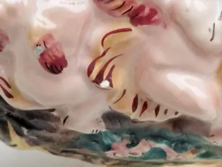 Antico centrotavola ceramica Capodimonte con putti