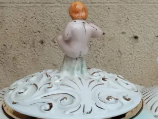 Antico centrotavola ceramica Capodimonte con putti