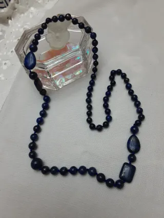 Collar de lapislázuli.