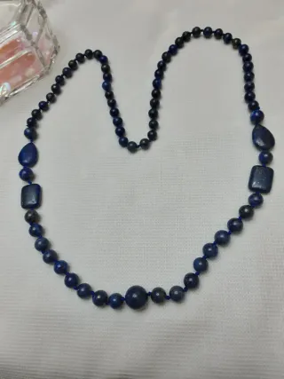 Collar de lapislázuli.