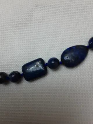 Collar de lapislázuli.