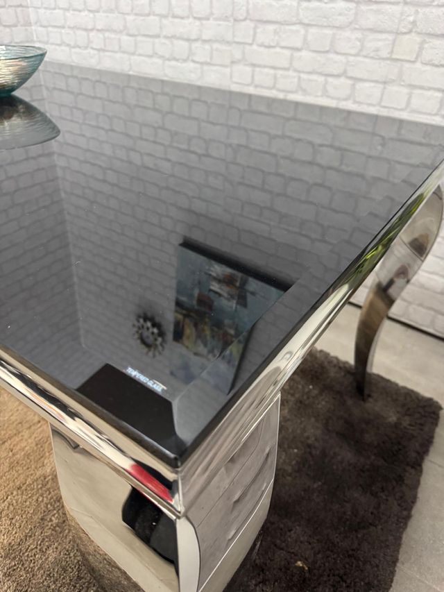 MESA DE COMEDOR DE CRISTAL Y PATAS CROMADAS