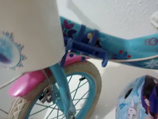Bicicleta Frozen 14 con ruedines y casco