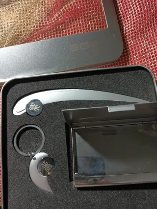 Set scrivania porta biglietti e taglia-lettere