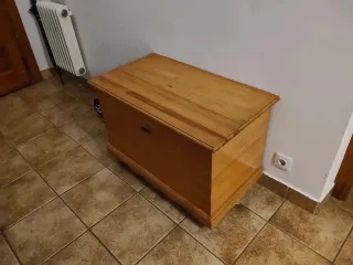 Baúl de madera maciza