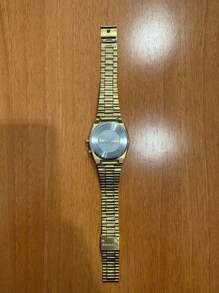Reloj Armitron LED Dorado Retro