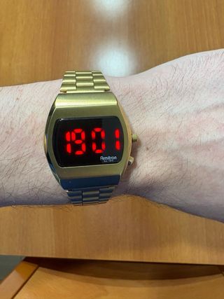 Reloj Armitron LED Dorado Retro