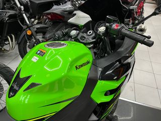 Kawasaki Ninja 400 Verde y Negra
