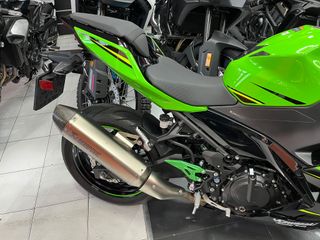 Kawasaki Ninja 400 Verde y Negra