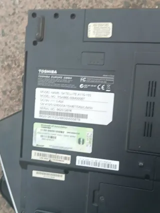 2 portátiles negros/grises (sin cargador)