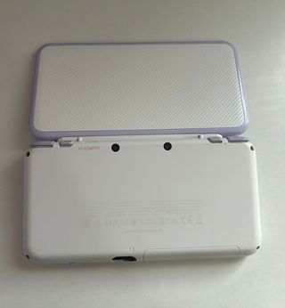 Nintendo 2DS XL Lavanda, tres tarjetas de juego