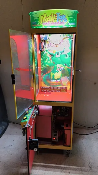 Grúa muñecos magictoys de megatec