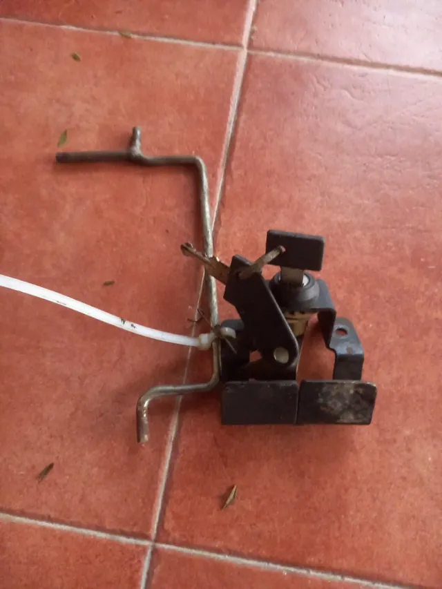 Cerradura Asiento Derbi Senda 1993