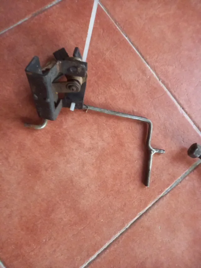 Cerradura Asiento Derbi Senda 1993