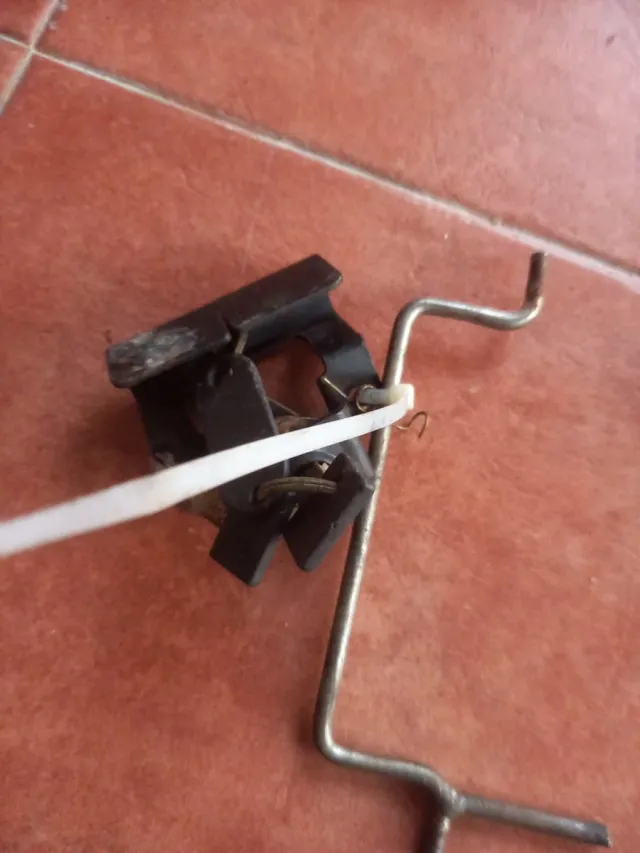 Cerradura Asiento Derbi Senda 1993