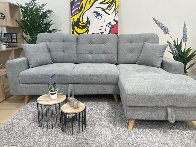 Elegante chaise longue nuevo con patas de madera