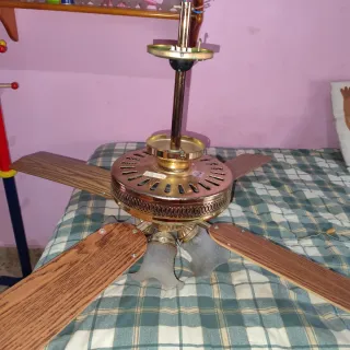 VENTILADOR DE TECHO CON 4 TULIPANES CON LUCES