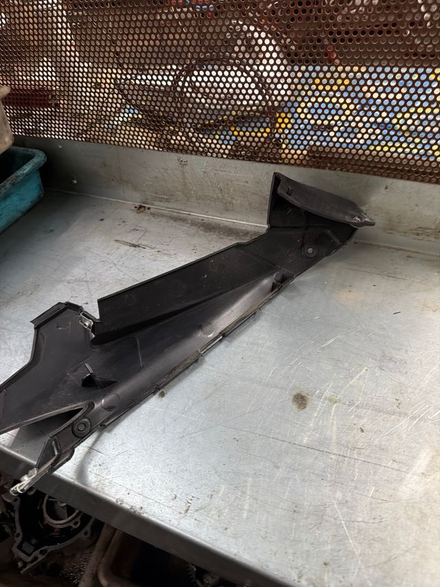 Tapa salpicadero Aprilia RS 125 2022 Derecha