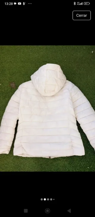 Chaqueta acolchada blanca con capucha