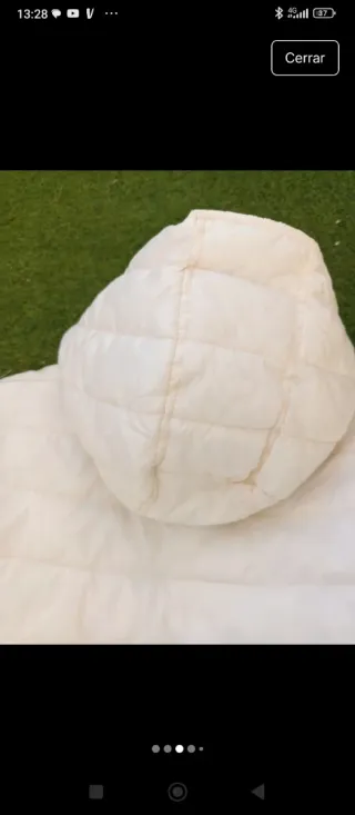 Chaqueta acolchada blanca con capucha