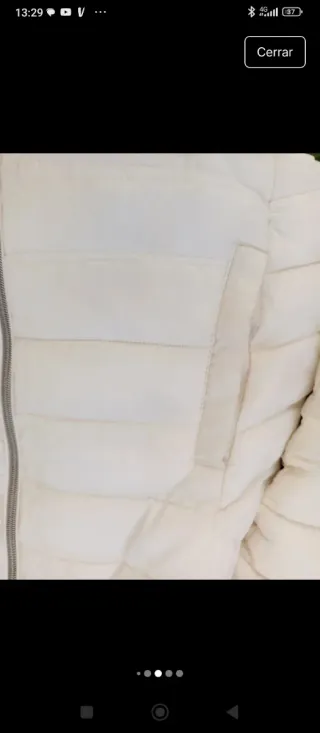 Chaqueta acolchada blanca con capucha