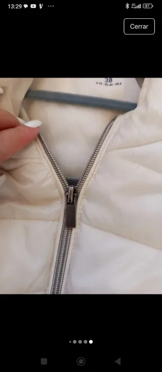 Chaqueta acolchada blanca con capucha