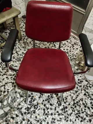 5 Sillas de piel y metal