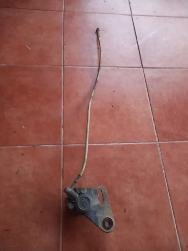 Pinza Freno AJP Trasera con Cable